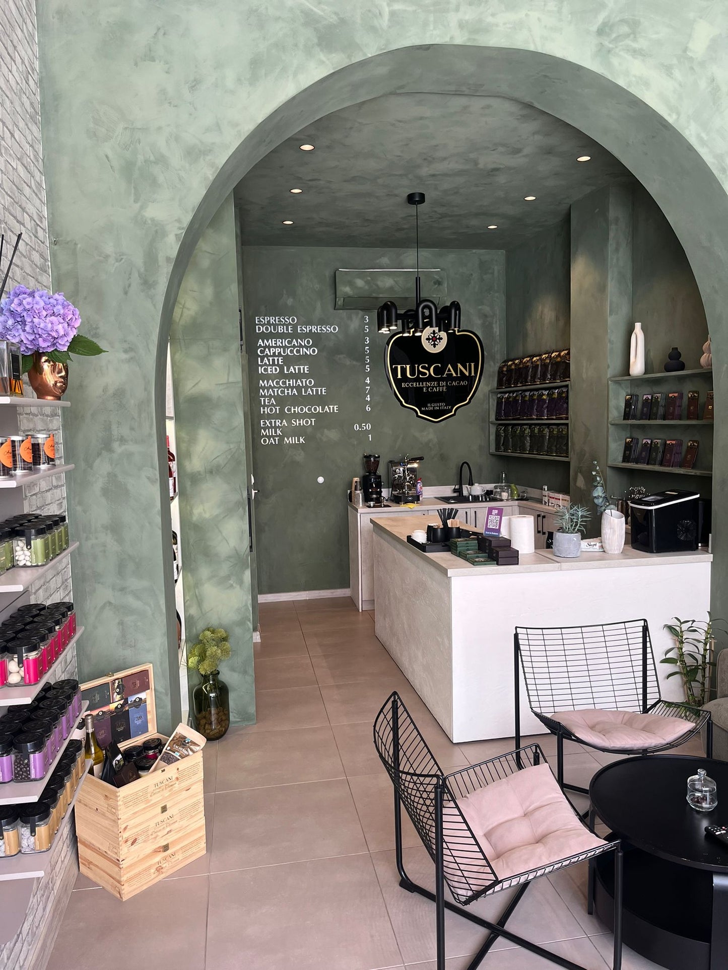 Tuscani Coffee & Chocolate