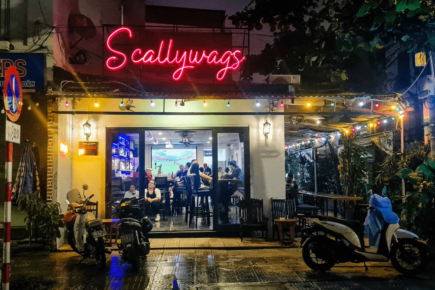 Scallywags Bar & Grill - globalnomadpass